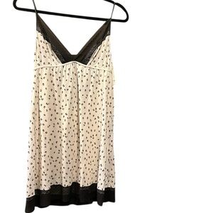 ❤️ VS -Black and White Women's Nightgown